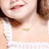 Gouden kinder naamketting model Diego Gepersonaliseerd om nek