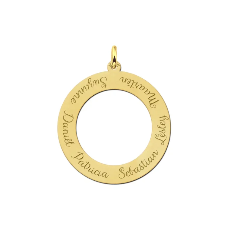 Gouden hanger rond met zes namen Gegraveerd