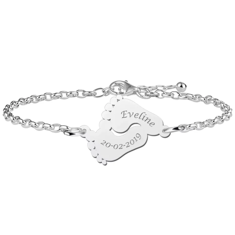 Gegraveerde Zilveren armband met naam en voetjes