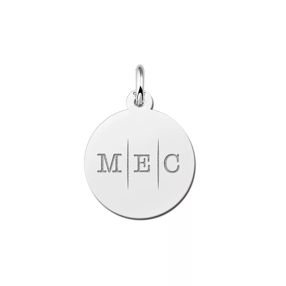 Zilveren ketting met drie letters