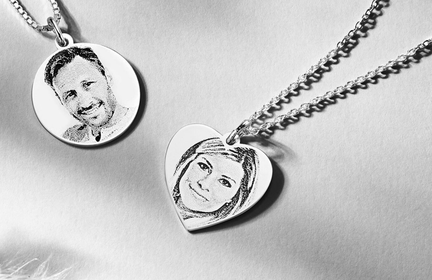 Foto sieraden met persoonlijke gravure als herinneringssieraad